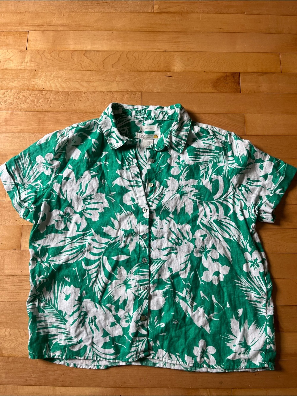 Green and White Linen Floral Short-Sleeve Button-Down Shirt